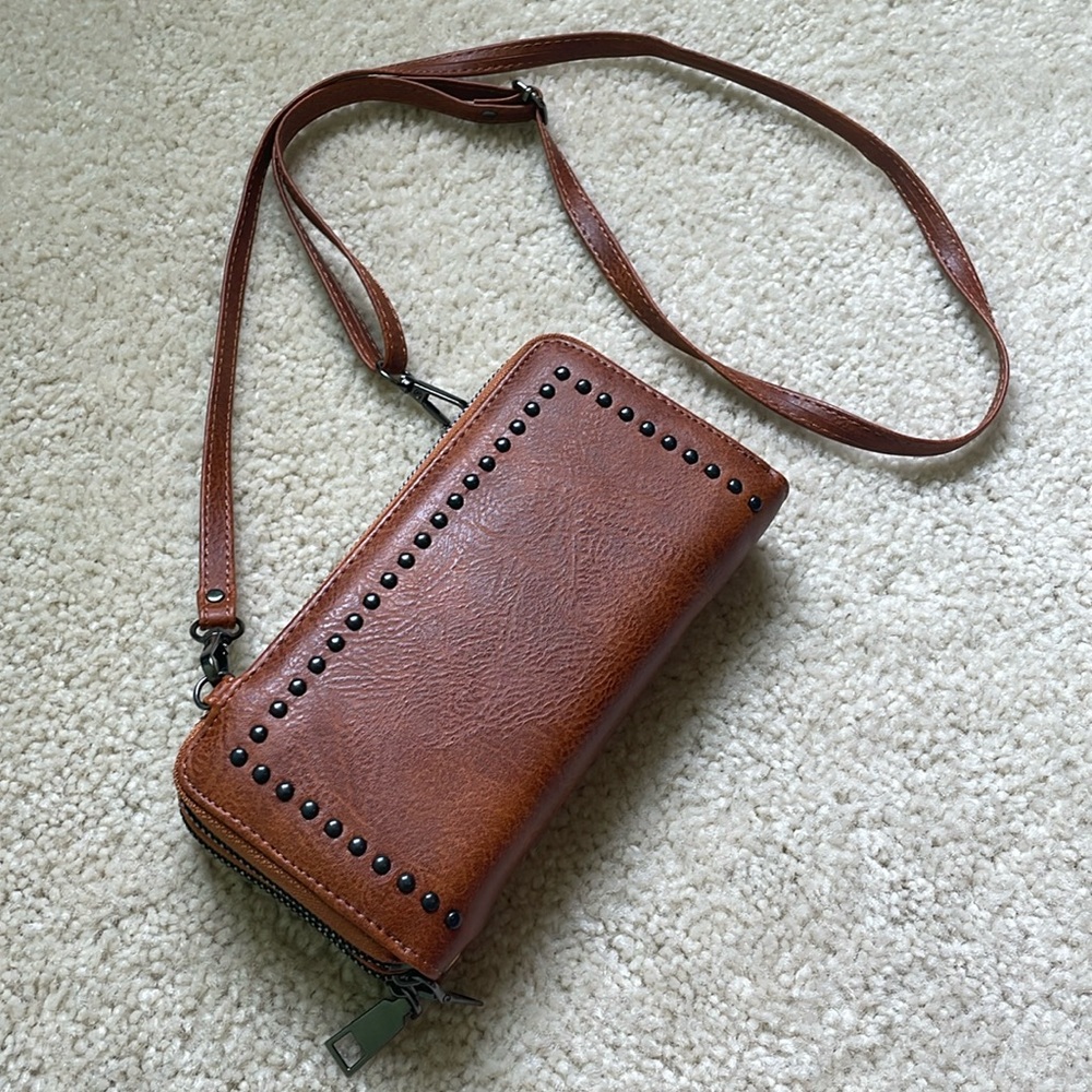 Cognac wallet/ crossbody studded double zipper gunmetal Sam & Hadley, never used